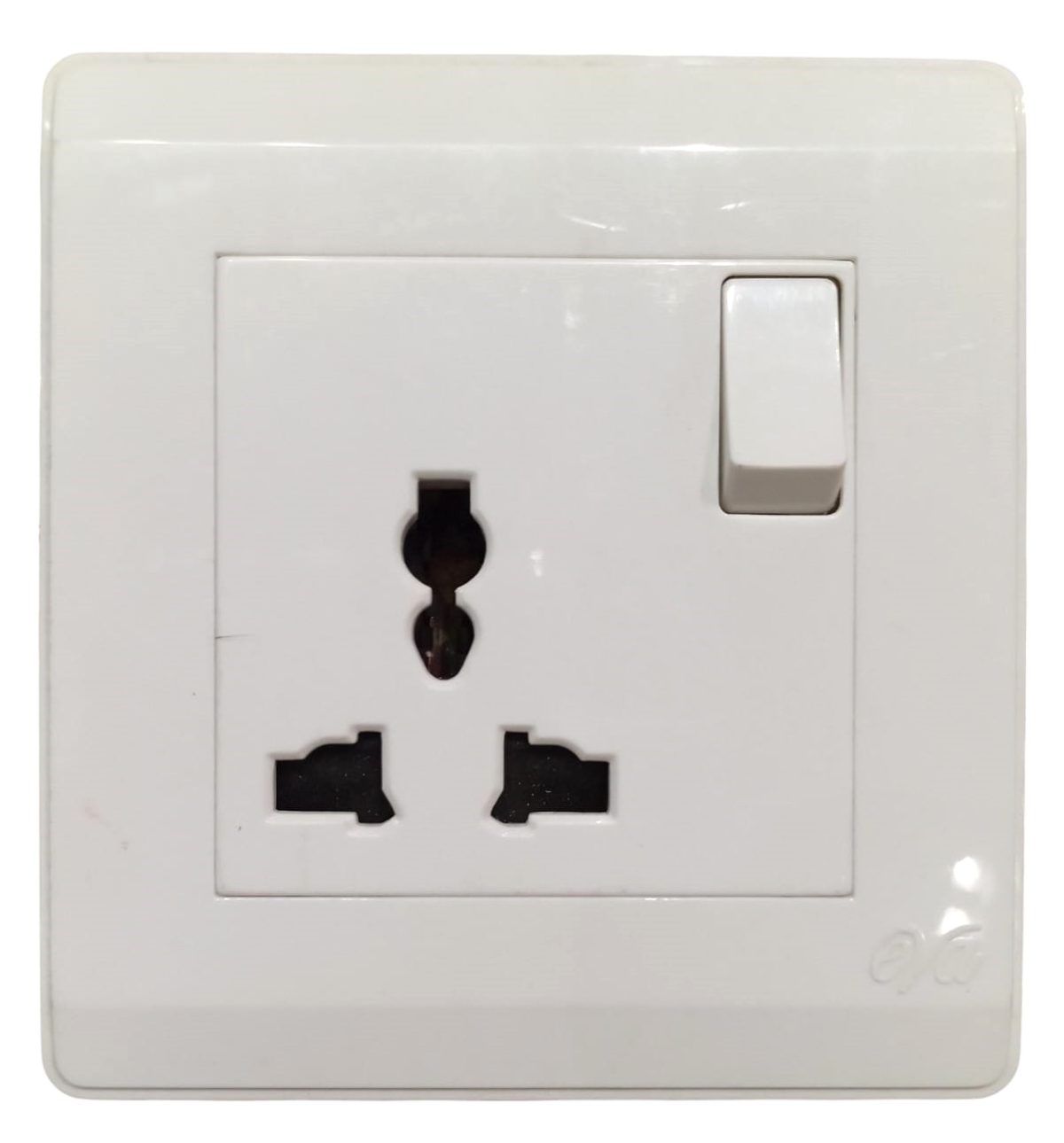 Eva White Multi Socket 13/Amp + Double USB - Image 1