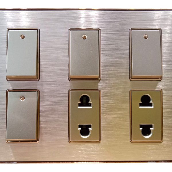 Eva Royal 4-Switch + 2-Socket