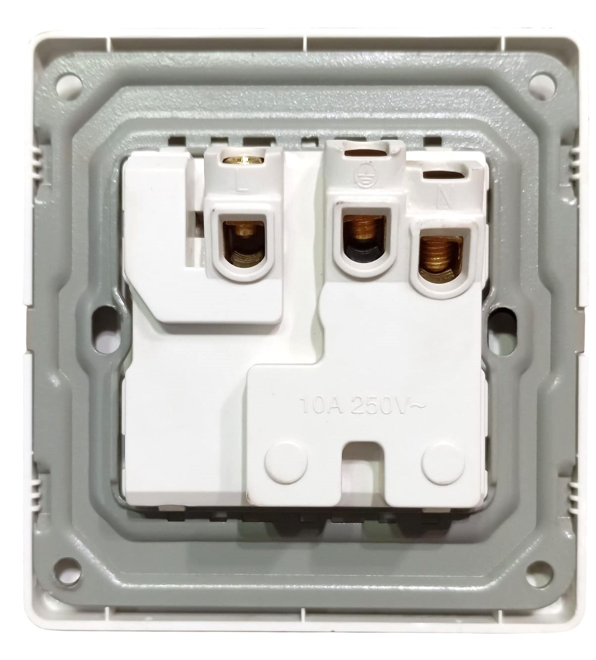 EVA-WHITE-MULTI-SOKET-BACK- Eva White Multi Socket 13/Amp + Double USB - Image 2