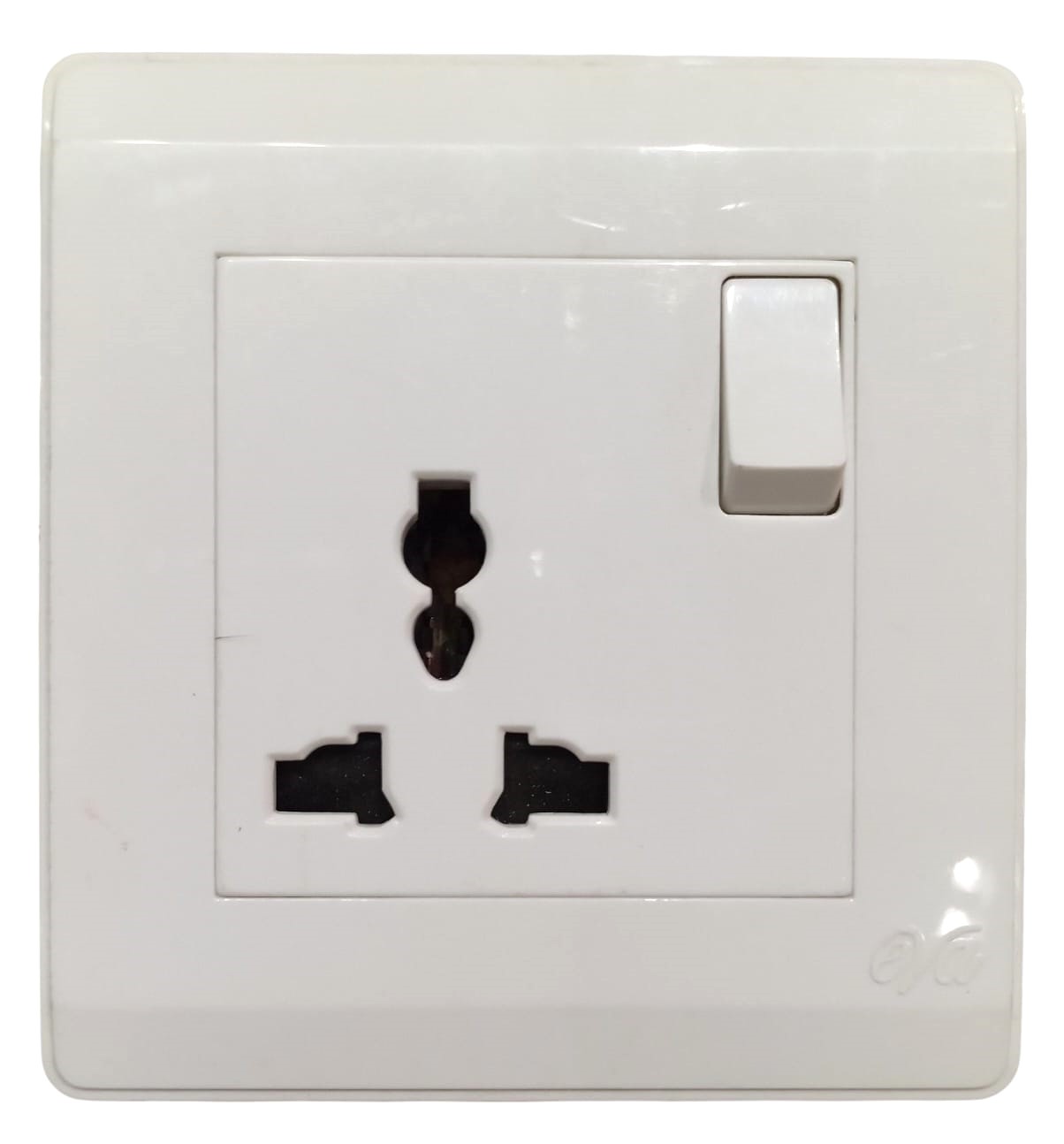 EVA-WHITE-MULTI-SOKET-FRONT Eva White Multi Socket 13/Amp + Double USB - Image 1