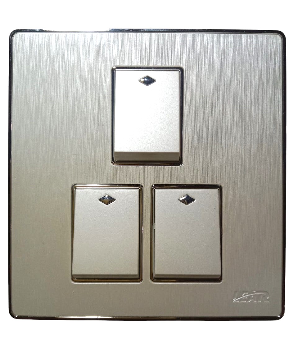 LEAR-DELUX-3-GANG-FRONT Lear Deluxe Universal Light Plug 5 IN 1 - Image 8