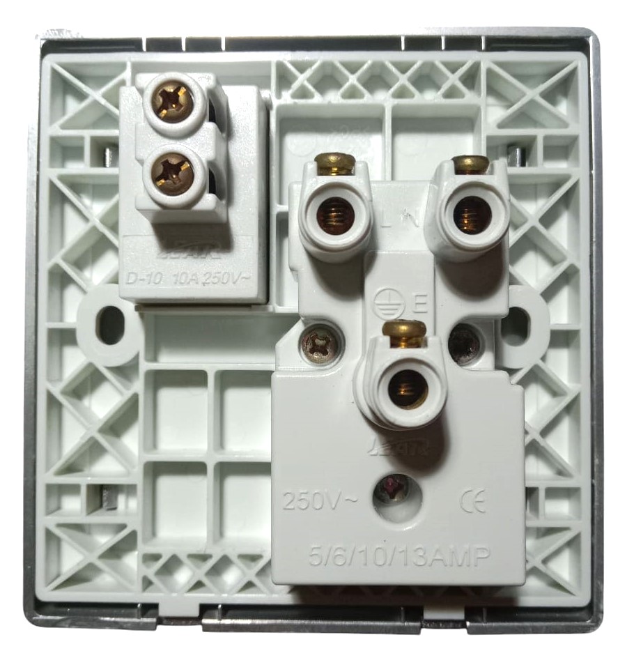 LEAR-DELUXE-UNIVERSAL-5-IN-1-BACK- Lear Deluxe Universal Light Plug 5 IN 1 - Image 38